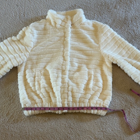 NWOT White Faux Fur Jacket, Large - Picture 7 of 10
